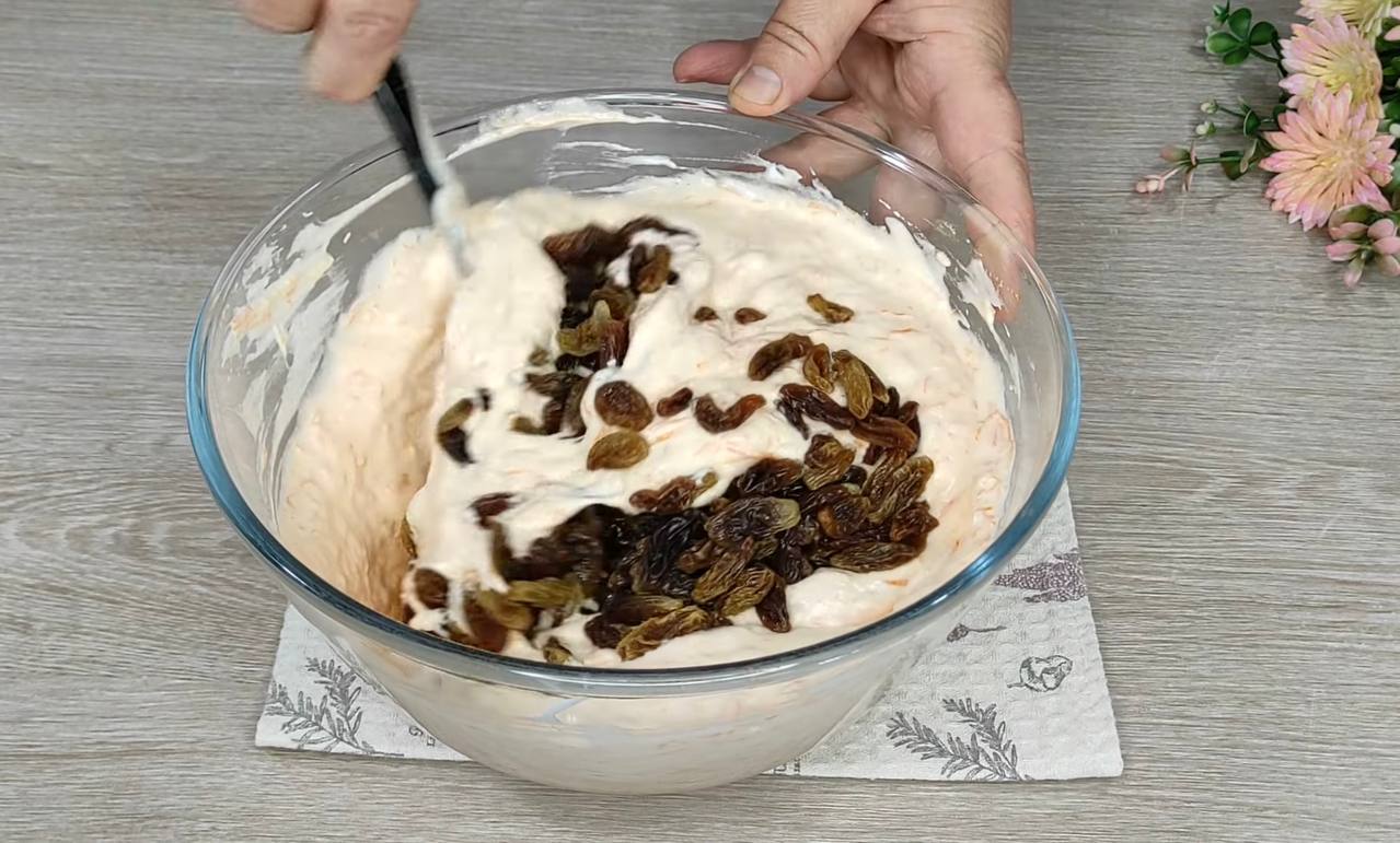 Морквяний пиріг з продуктів, які завжди є вдома: готується дуже легко